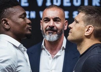 «Действительно имеет жесткий удар»: Деревянченко оценил своего ближайшего соперника — Спорт ):Бокс