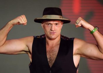 Фьюри назвал боксера, который будет доминировать в супертяжелом весе — Спорт ):Бокс