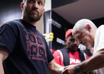 Команда Ломаченко отреагировала на слухи о готовности уступить Стивенсону возможность подраться с Дэвисом — Спорт ):Бокс