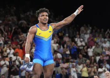 Беленюк не потис руку Гутцайту на зустрічі олімпійців із Парижа на київському вокзалі | Боротьба |