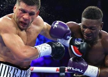 «Какое же у него сердце»: Экс-чемпион выразил восхищение Деревянченко за проигранный бой — Спорт ):Бокс