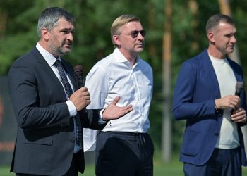 Президенти УАФ та УПЛ нагородили «Шахтар» золотими медалями