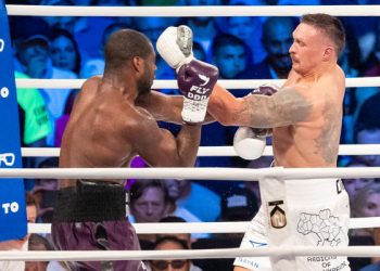 Уоррен назвал самый сложный бой Усика до поединка с Фьюри — Спорт ):Бокс