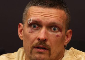 Усик посетил службу московского патриархата на фоне принятия закона о запрете так называемой УПЦ МП — Спорт ):Бокс