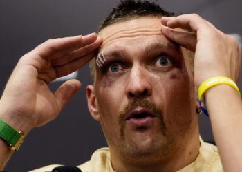 «Было справедливо отказано в посадке»: Авиакомпания объяснила задержание Усика в аэропорту — Спорт ):Бокс