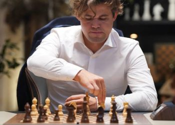 ФИДЕ признала Карлсена лучшим в истории, но тот не согласился — Шахи