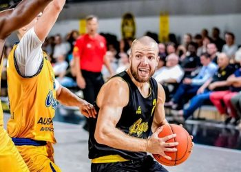 Українці за кордоном: перший офіційний матч Сидорова, результативний Близнюк — Федерація баскетболу України