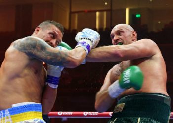 Чжан Чжилей назвал фаворита реванша Усик — Фьюри — Спорт ):Бокс