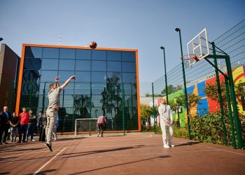 ФБУ подарувала найвлучнішим журналістам м’ячі Spalding — Федерація баскетболу України