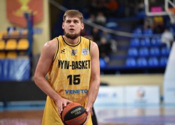Максим Сандул розпочав сезон з рекордними темпом за підбираннями у Суперлізі — Федерація баскетболу України