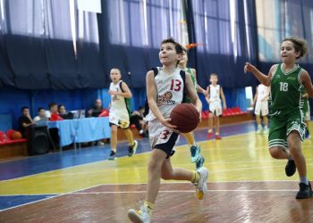 ВЮБЛ серед юнаків 2013 року: Ужгород і МОБІ-ДЮСШ Бровари першими вийшли до другого туру — Федерація баскетболу України