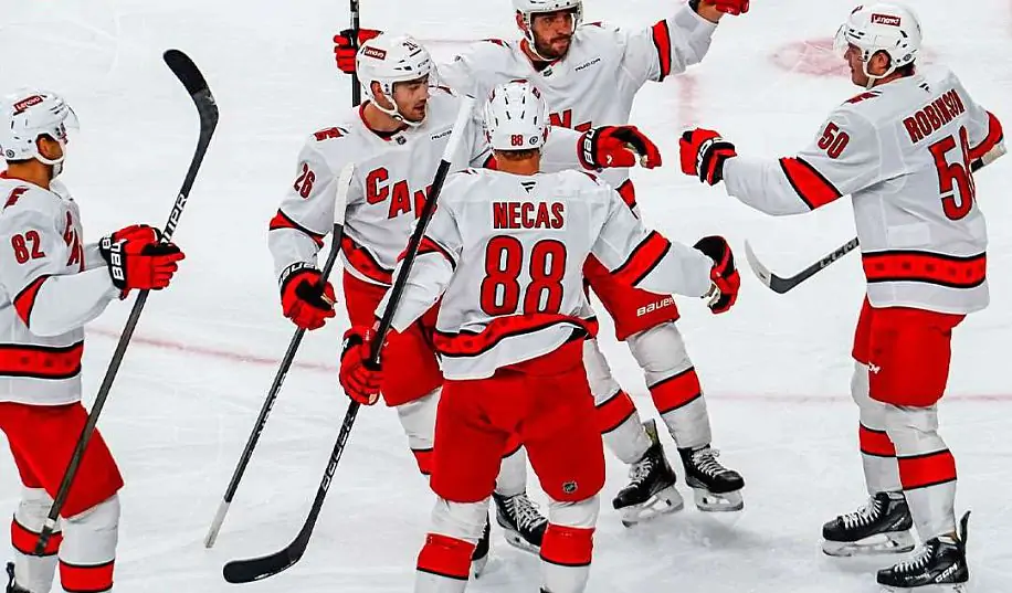 Даллас закинув сім шайб Піттсбургу, Кароліна впевнено перемогла Вегас