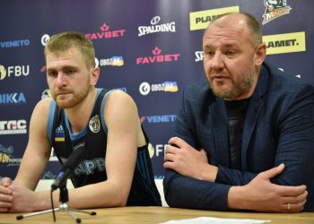 Дніпро здобув непросту перемогу над Черкаськими Мавпами: відео пресконференції — Федерація баскетболу України