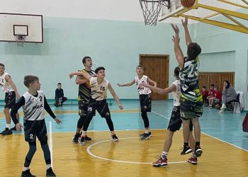 ВЮБЛ серед юнаків 2011 року: ДЮСШ-1 та КДЮСШ-1 виграли тури у Рівному і Черкасах — Федерація баскетболу України