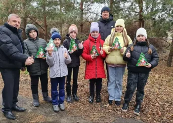 Як зустріли Різдво діти прифронтової Донеччини: ФОТО | Хокей |