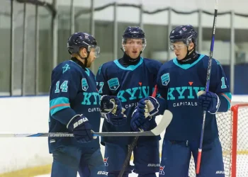 Київ Кепіталз у матчі з 13-ма шайбами розгромили Крижинку в чемпіонаті України | Хокей |