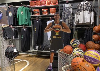 Офіційні м’ячі від ФБУ та Spalding можна придбати в магазинах Intersport — Федерація баскетболу України