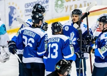 Сокіл здолав Кременчук у матчі чемпіонату України | Хокей |