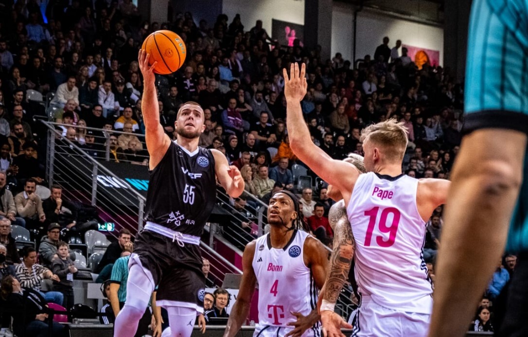 Українці за кордоном: Бобров набрав 14 очок в Лізі чемпіонів, у Новицького 13 очок в ENBL