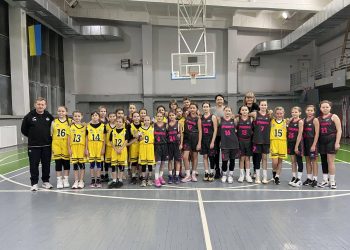 ВЮБЛ серед дівчат 2013 року: дніпровська СДЮСШОР-5 здобула дві перемоги у Чернівцях — Федерація баскетболу України