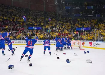 XSPORT покаже матчі молодіжного чемпіонату світу з хокею | Хокей |