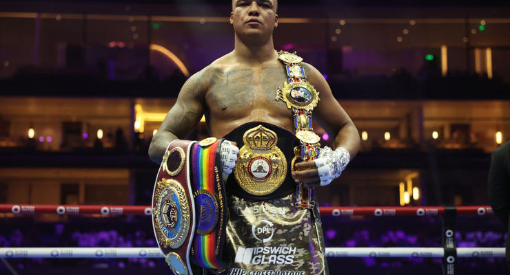 Британский супертяжеловес стал новым первым номером WBA, пояс которой принадлежит Усику
