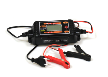 Як обрати зарядний пристрій для автомобільної подорожі?