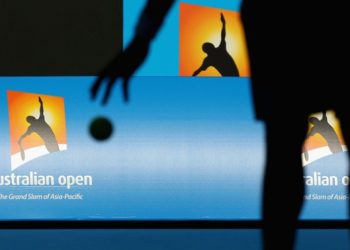 Из Австралии выгоняют теннисистов с медотводами — Теніс
