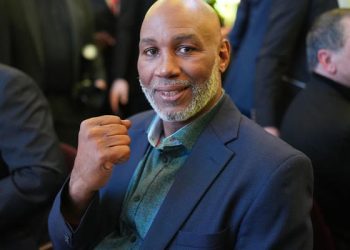 Леннокс Льюис рассказал, кто бы победил в его бою с Усиком — Спорт ):Бокс