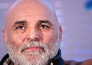 «Лучшее решение»: Уоррен высказался об отсутствие отца Фьюри во время реванша с Усиком — Спорт ):Бокс