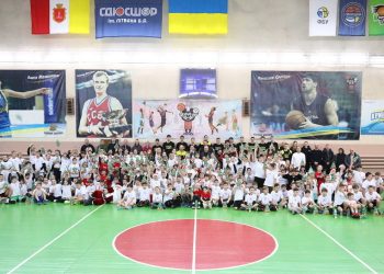 У Миколаєві, Одесі та Ужгороді пройшли Новорічні свята баскетболу — Федерація баскетболу України