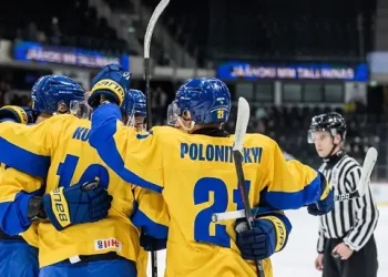 Збірна України U-20 обіграла Польщу в другому турі чемпіонату світу-2025 | Хокей |