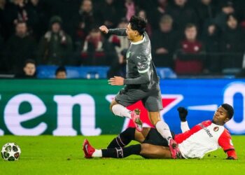 «Фейеноорд» шокировал «Милан» победой в первом матче плей-офф Лиги чемпионов