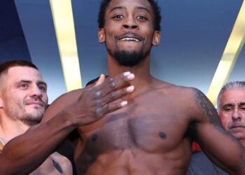 «Лучше всех, включая Ломаченко»: Промоутер расхвалил Дэвиса перед боем с Беринчиком — Спорт ):Бокс