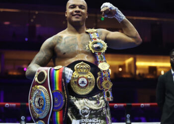 «Мы все ждем, что он сделает»: Британский боксер нацелился на титул Усика — Спорт ):Бокс