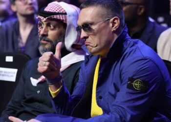 Усик покинул вечер бокса в Саудовской Аравии перед реваншем двух россиян — Спорт ):Бокс