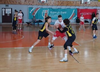 ВЮБЛ серед юнаків 2012 року: СДЮСШОР-5 в Черкасах укріпив своє лідерство — Федерація баскетболу України
