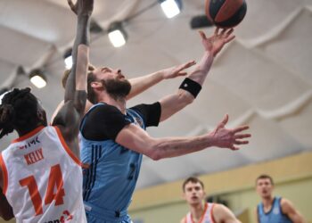 Дніпро впевнено переміг Кривбас у першому матчі туру в Черкасах — Федерація баскетболу України