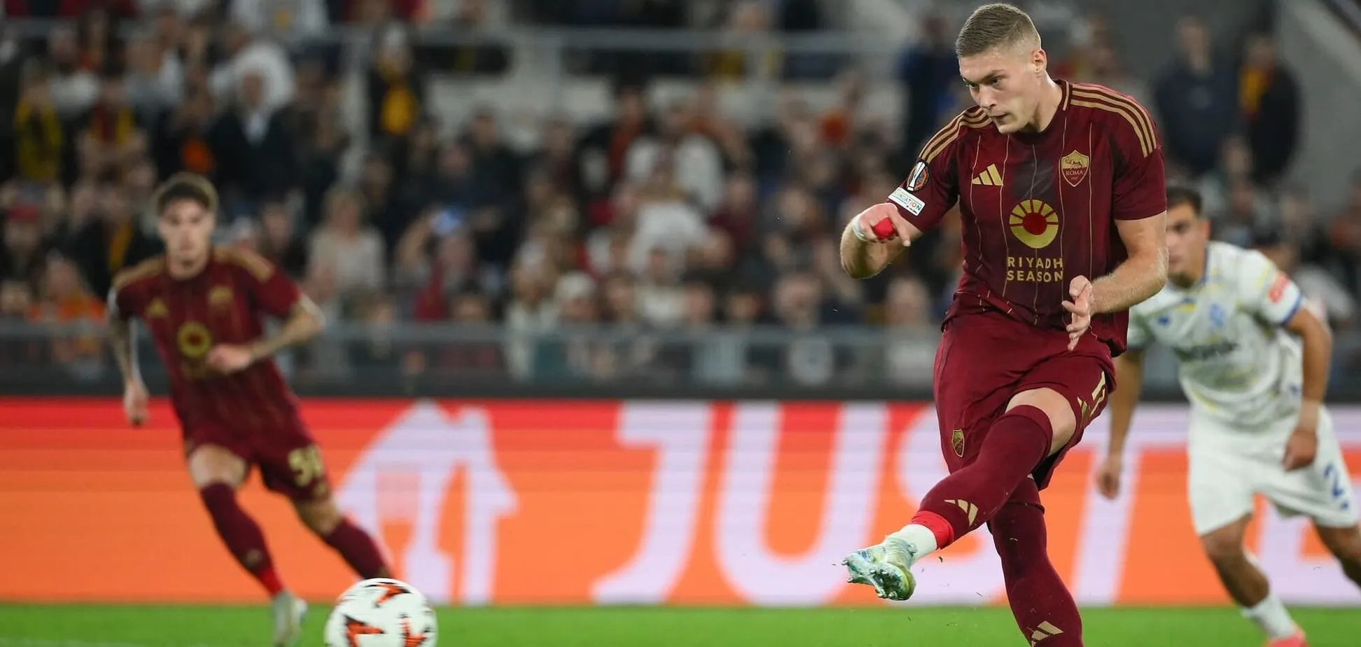 «Рома» думает над продажей Артема Довбика