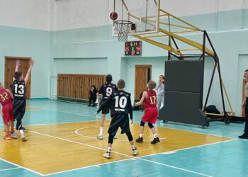 ВЮБЛ серед юнаків 2013 року: команди Ужгорода і Рівного виграли по два матчі третього етапу — Федерація баскетболу України