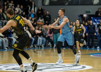 БК Дніпро розгромно переміг Київ-Баскет і вийшов вперед у головній серії плей-оф Суперліги: відео коментарів — Федерація баскетболу України