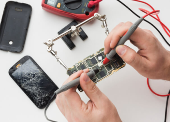 Ремонт смартфона своїми руками: чи реально це?