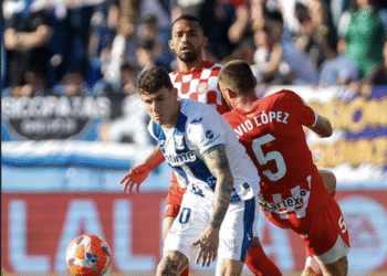 «Жирона» вновь потеряла победу в большинстве, Цыганков стал лучшим в матче