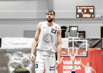 Артем Ковальов продовжить карʼєру в чемпіонаті Індонезії — Федерація баскетболу України