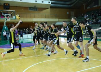 БІПА-2 виграла золото, Хмельницький-2 зі сріблом, Суми завоювали бронзу: фото нагородження Першої ліги — Федерація баскетболу України