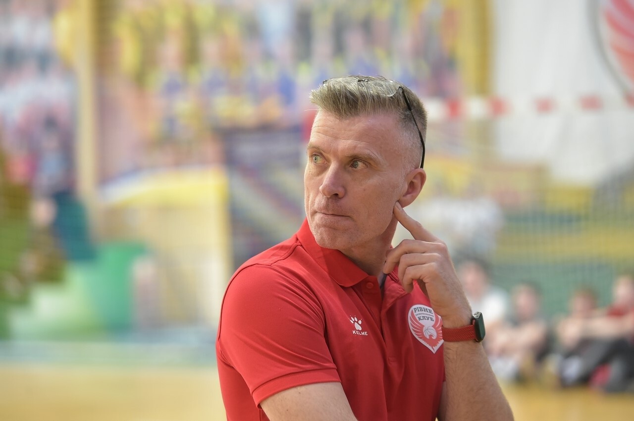 Комісія з правових відносин ФБУ дискваліфікувала двох тренерів на один рік