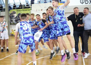 Тернопіль прийняв Фінал шести серед юнаків 2010 року: велика фотогалерея — Федерація баскетболу України