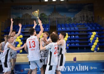 У Черкасах пройшов Фінал шести ВЮБЛ серед юнаків 2011 року: велика фотогалерея — Федерація баскетболу України
