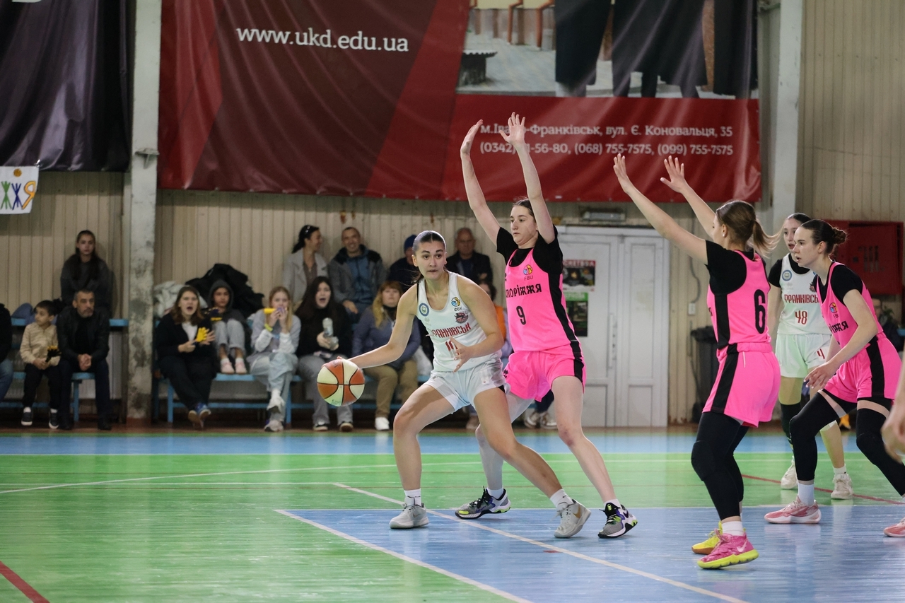 У Івано-Франківську відбувся фінал ВЮБЛ серед дівчат 2008 року: фотогалерея фінального матчу та церемонії нагородження
