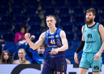Українці за кордоном: Близнюк та Зотов вийшли до півфіналу чемпіонату Литви — Федерація баскетболу України